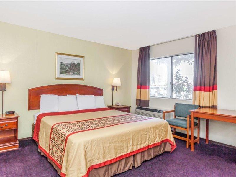 Super 8 By Wyndham Bakersfield/Central Exterior foto