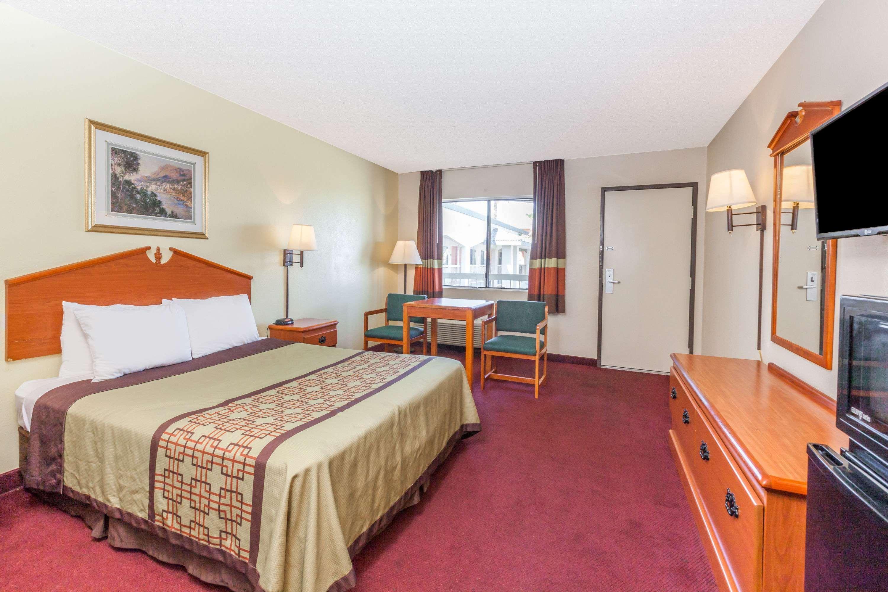 Super 8 By Wyndham Bakersfield/Central Exterior foto