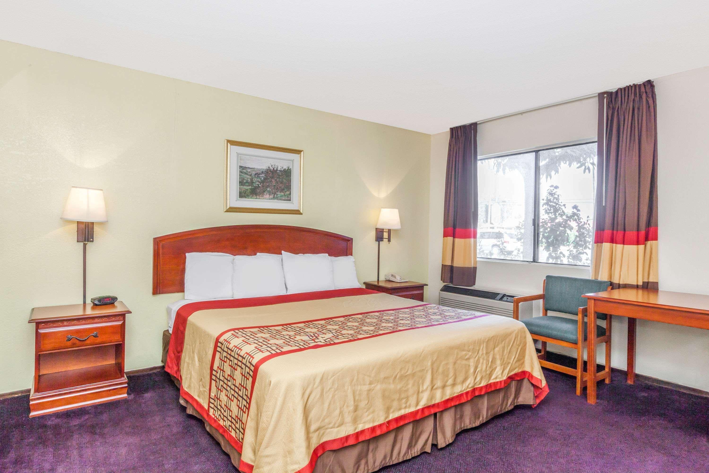 Super 8 By Wyndham Bakersfield/Central Exterior foto