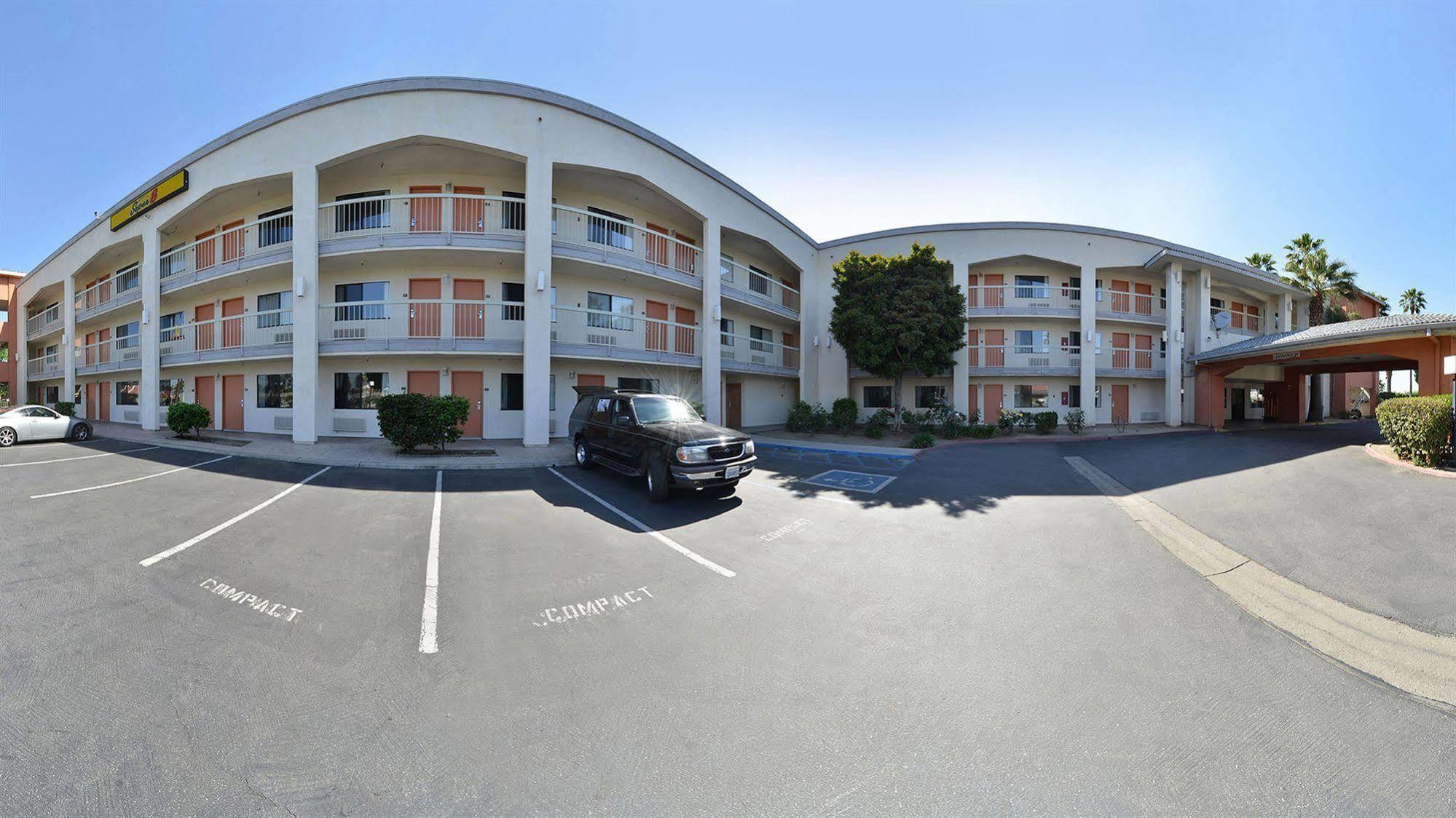 Super 8 By Wyndham Bakersfield/Central Exterior foto
