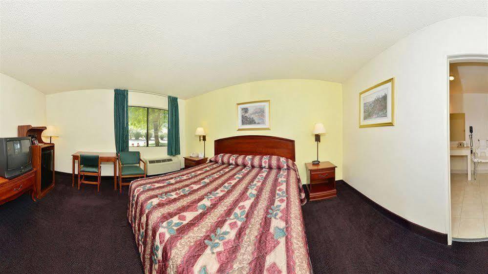 Super 8 By Wyndham Bakersfield/Central Exterior foto